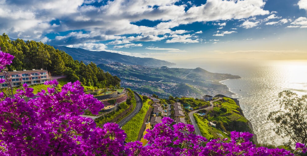 A dramatic view of Madeira's coastline in Cabo Girao