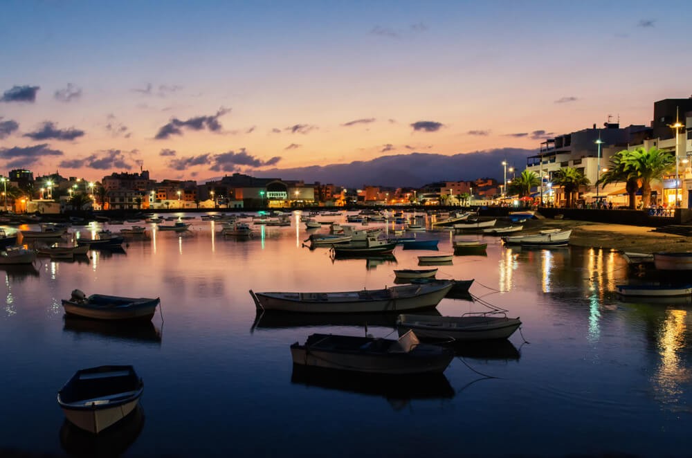 Lanzarote nightlife: The sun setting over the lake, Charco de San Gines in Arrecife