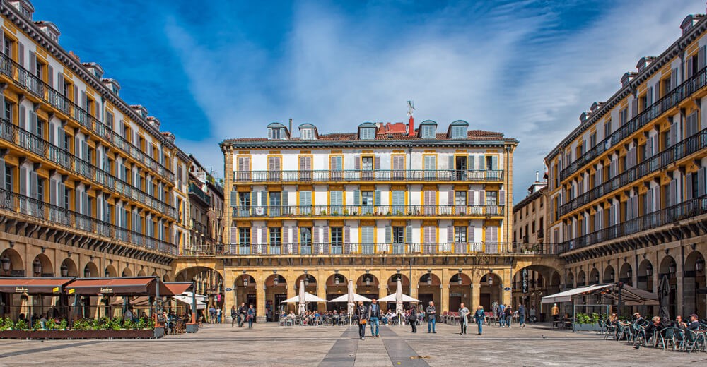 Plaza Nueva: Three tall, traditional buildings surrounding a large square 