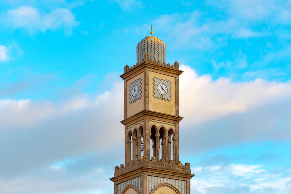 Casablanca Sehenswürdigkeiten: der Uhrenturm auf dem Platz der Vereinten Nationen.