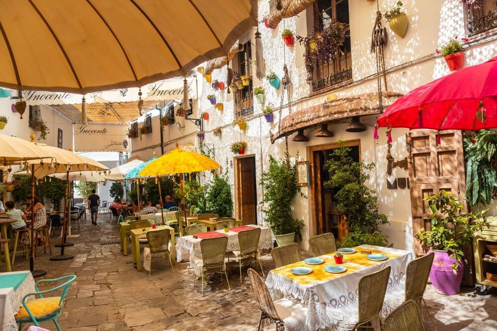 Hübsch dekorierte Terrasse mit Restaurants in Jerez-Altstadt.