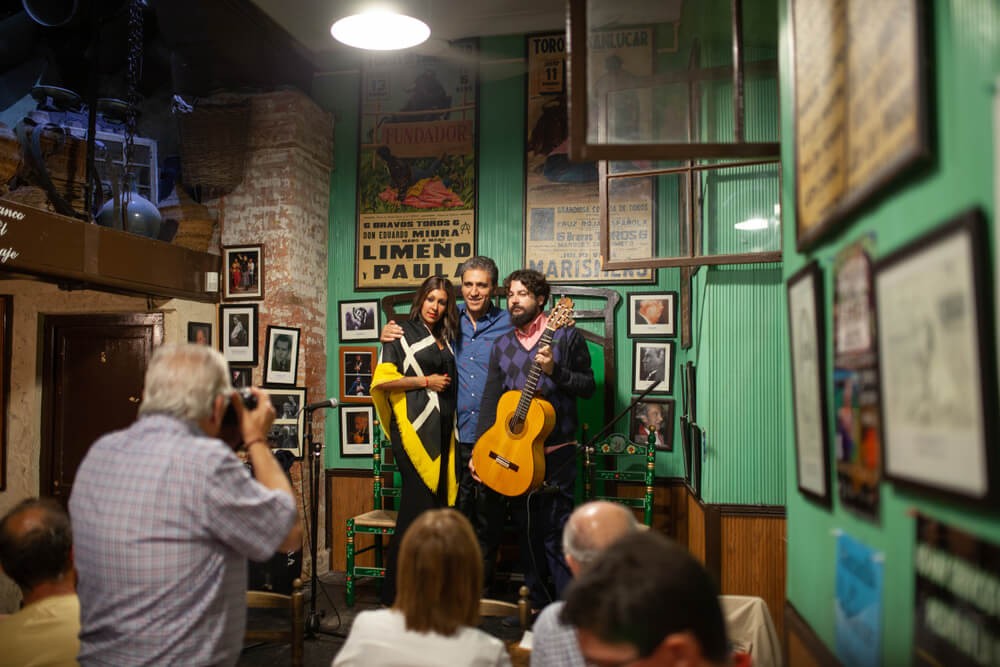 Jerez de la Frontera Sehenswürdigkeiten: Flamenco-Künstler in einem typischen Tabanco.