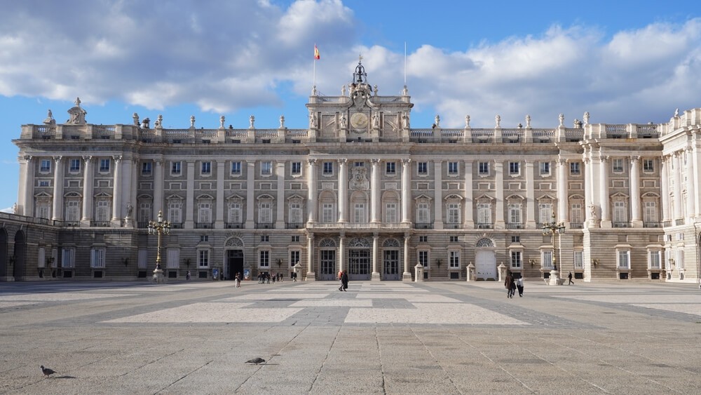 Der Platz vor dem Königspalast in Madrid.