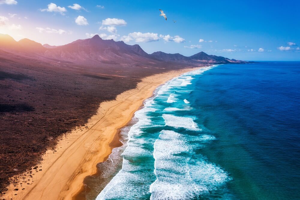 Fuerteventura: Cofete Beach flanked by mountains and the Atlantic Ocean