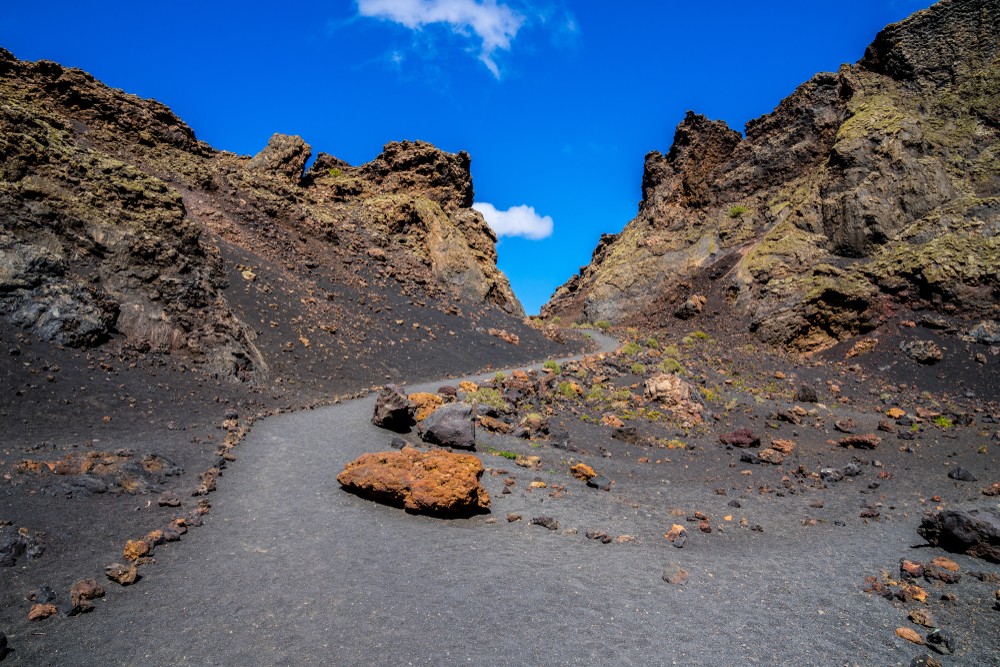 Volcán El Cuervo: Black volcanic trail through a volcano in Lanzarote